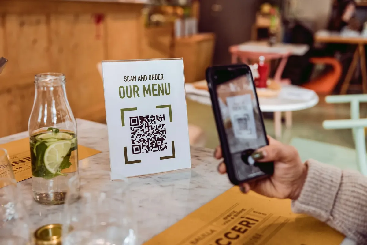 QR Menu, solusi praktis, menu digital, QR code, pengelolaan menu, cepat, ringan, praktis, digitalisasi menu, pengalaman pelanggan, toko online